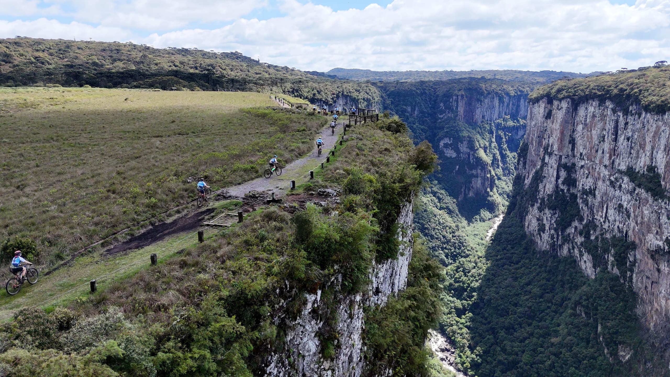 Passeios de bike (trilha das águas)